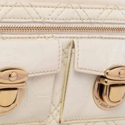 Marc Jacobs Cream Patent Leather Double Pocket Wallet For Women 14 Marc Jacobs Cream Patent Leather Double Pocket Wallet For Women -Cheap Marc Jacobs Store luxury women marc jacobs new handbags p482934 004