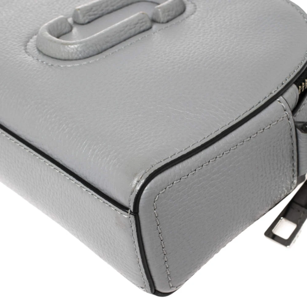 Marc Jacobs Grey Leather Small Shutter Camera Crossbody Bag For Women 11 Marc Jacobs Grey Leather Small Shutter Camera Crossbody Bag For Women - Image 11