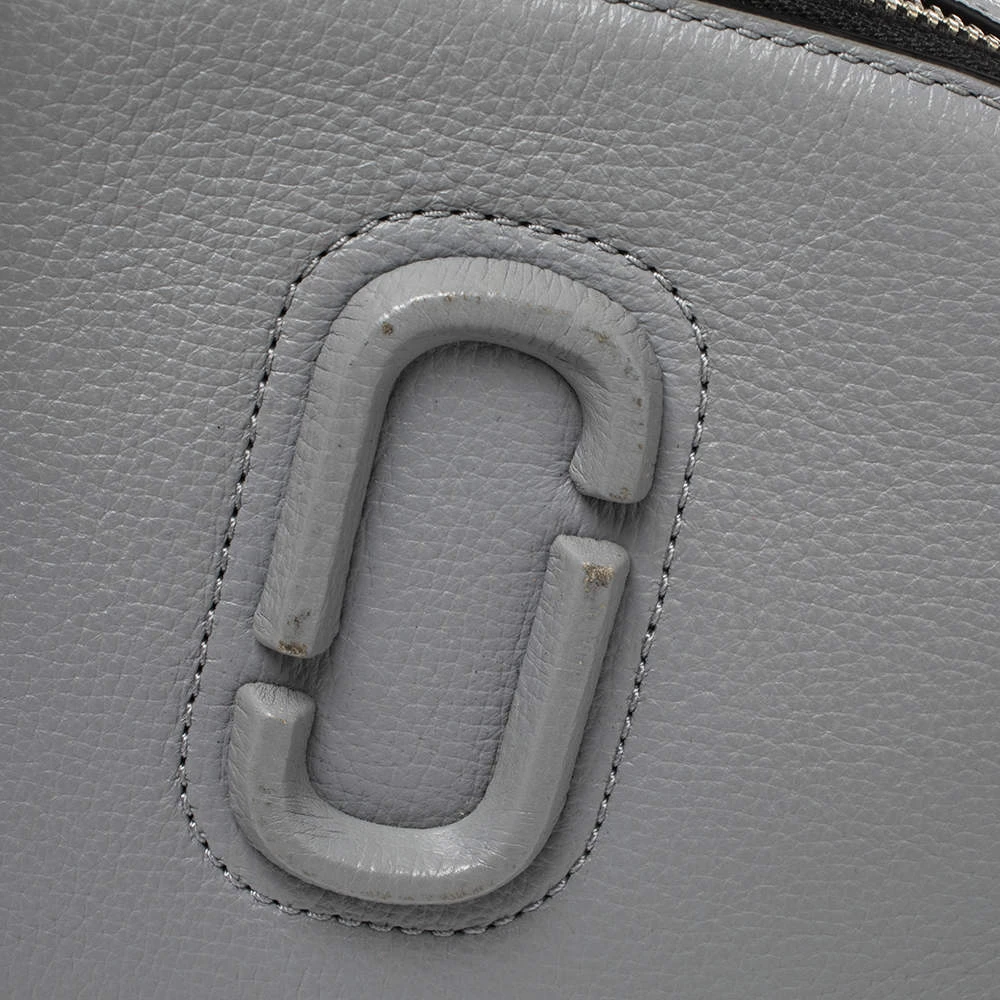 Marc Jacobs Grey Leather Small Shutter Camera Crossbody Bag For Women 5 Marc Jacobs Grey Leather Small Shutter Camera Crossbody Bag For Women - Image 5